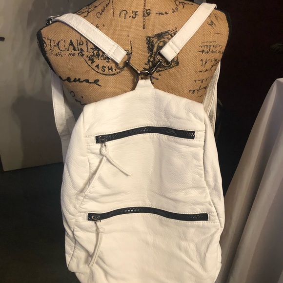 Backpack - Picture 4 of 5